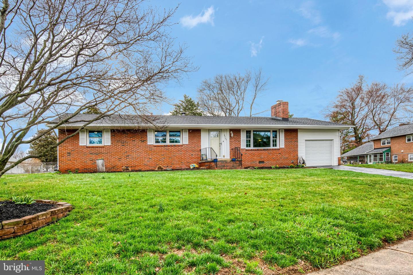 8909 Hill Place, Manassas