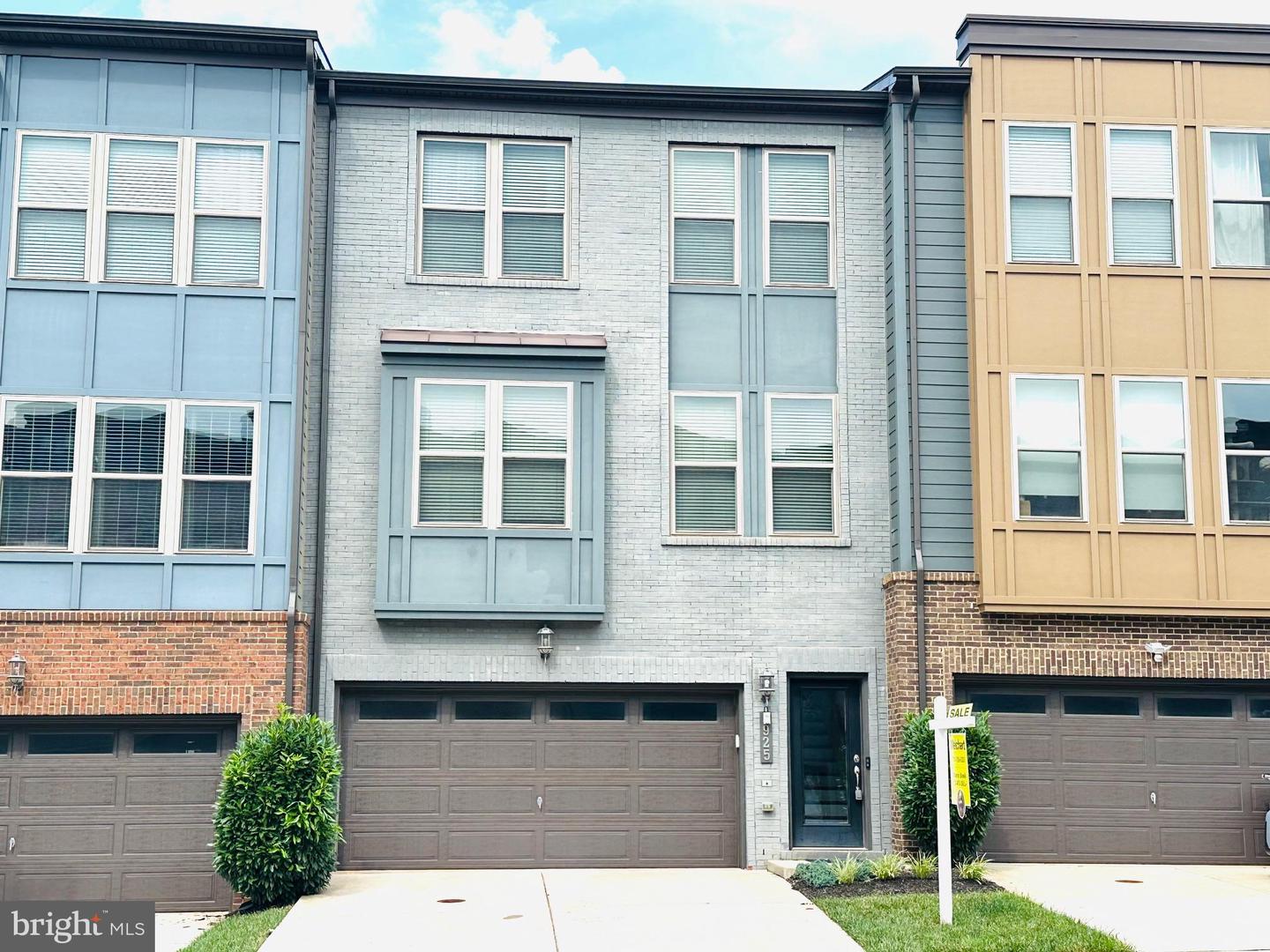 9925 Hopkins Loop