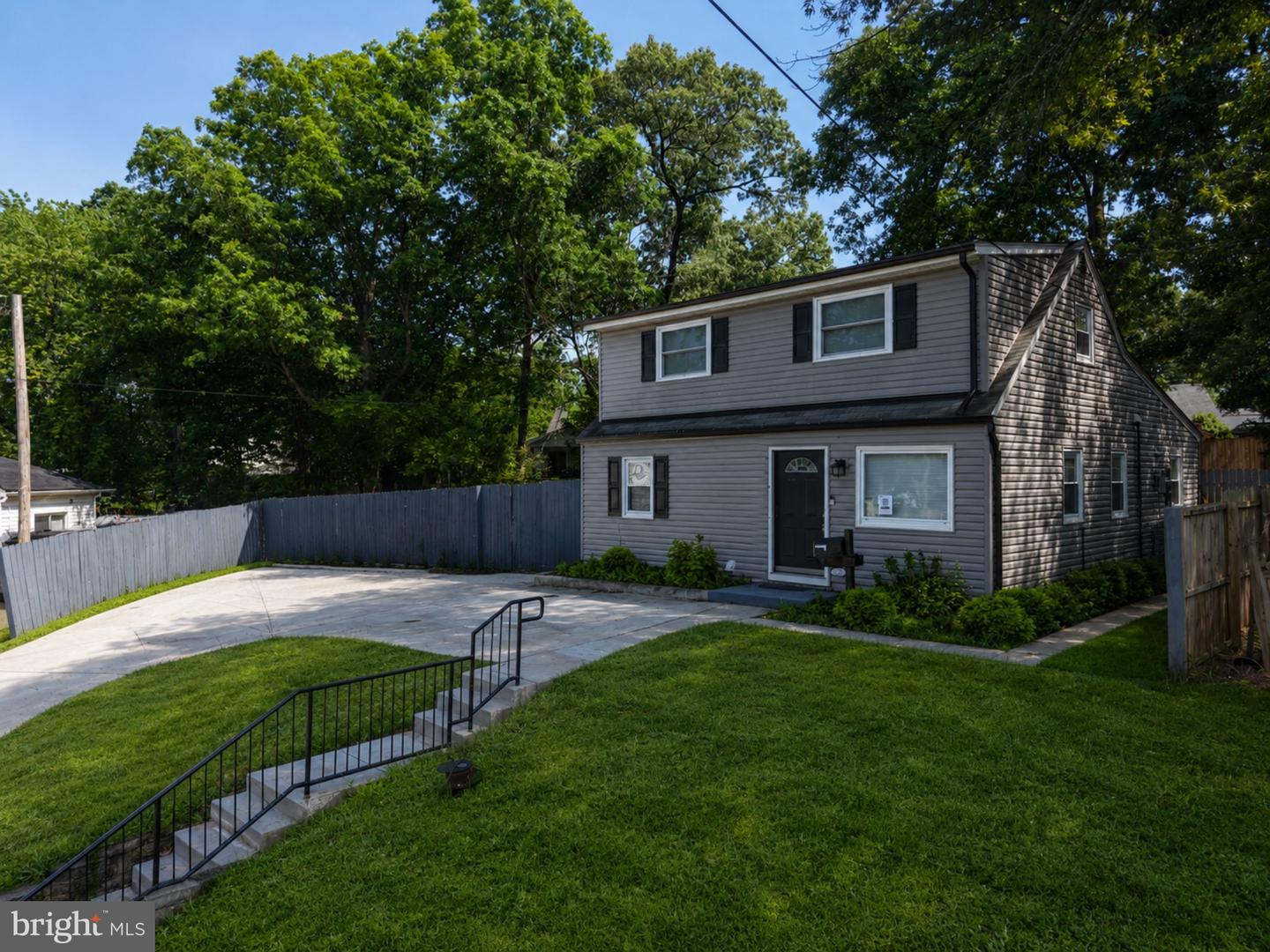 225 Colfax Court, Manassas Park