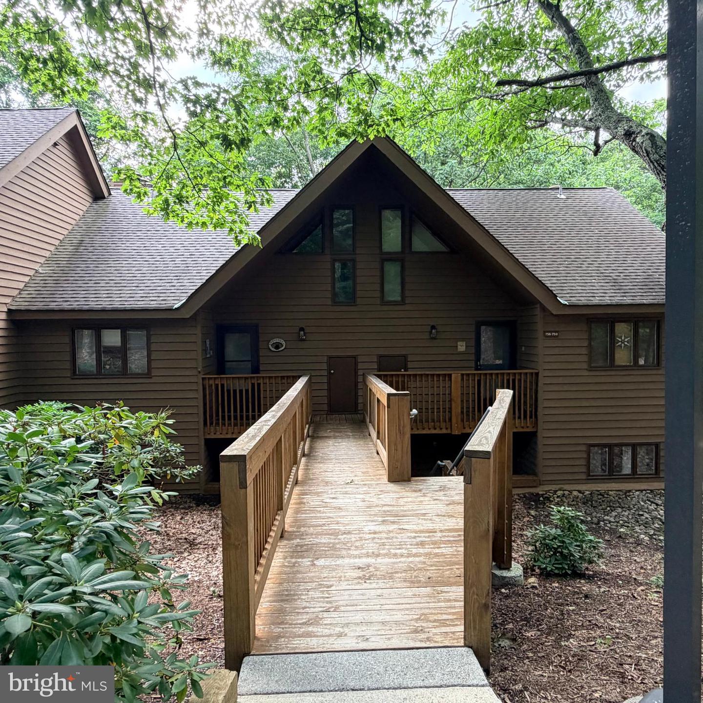 758 Laurelwood #758