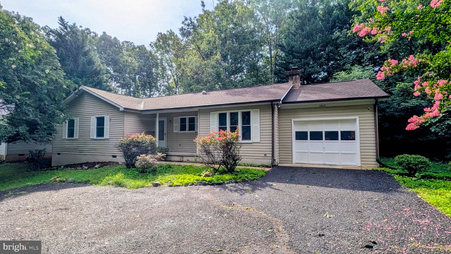 1217 Lakeview Parkway