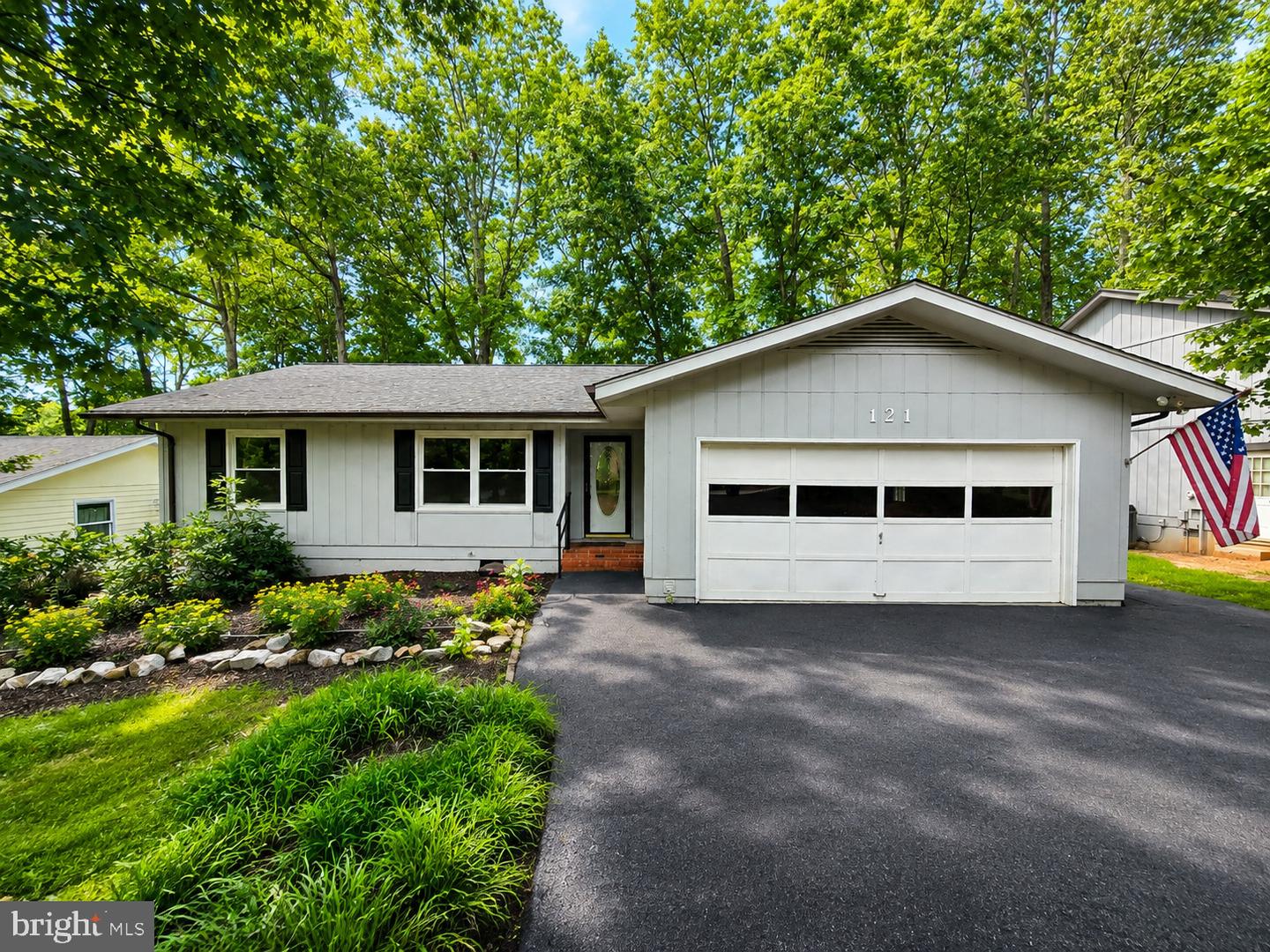 121 Eagle Court