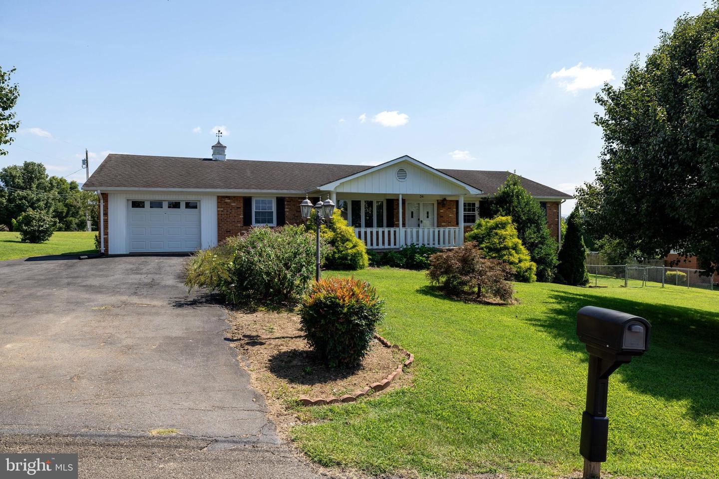 36 Canaan Street, Luray