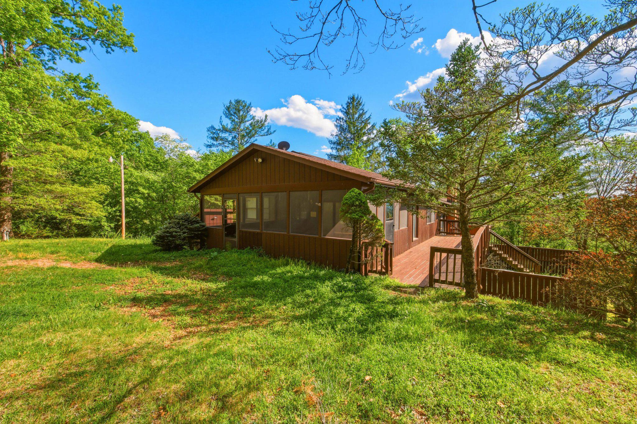 455 Woodside Drive, Rileyville