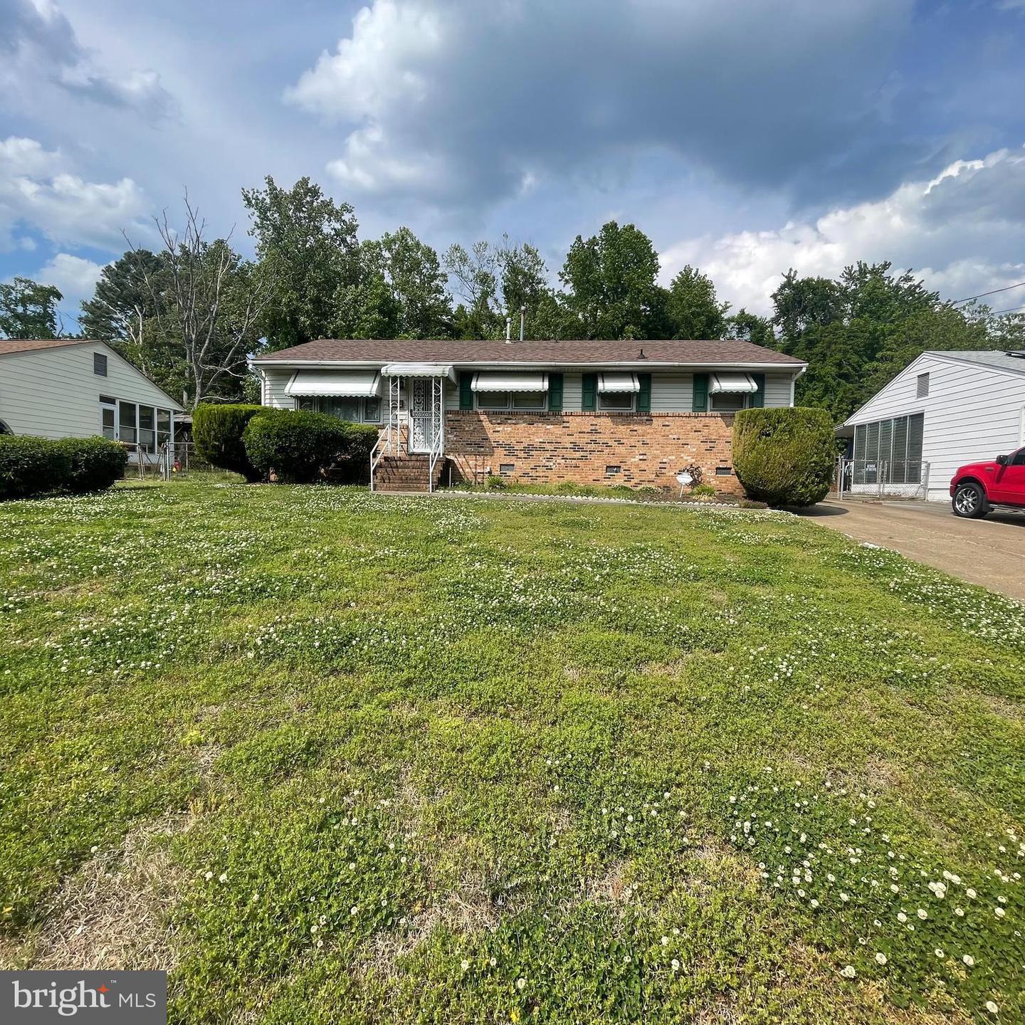 417 Round Top Avenue, Petersburg