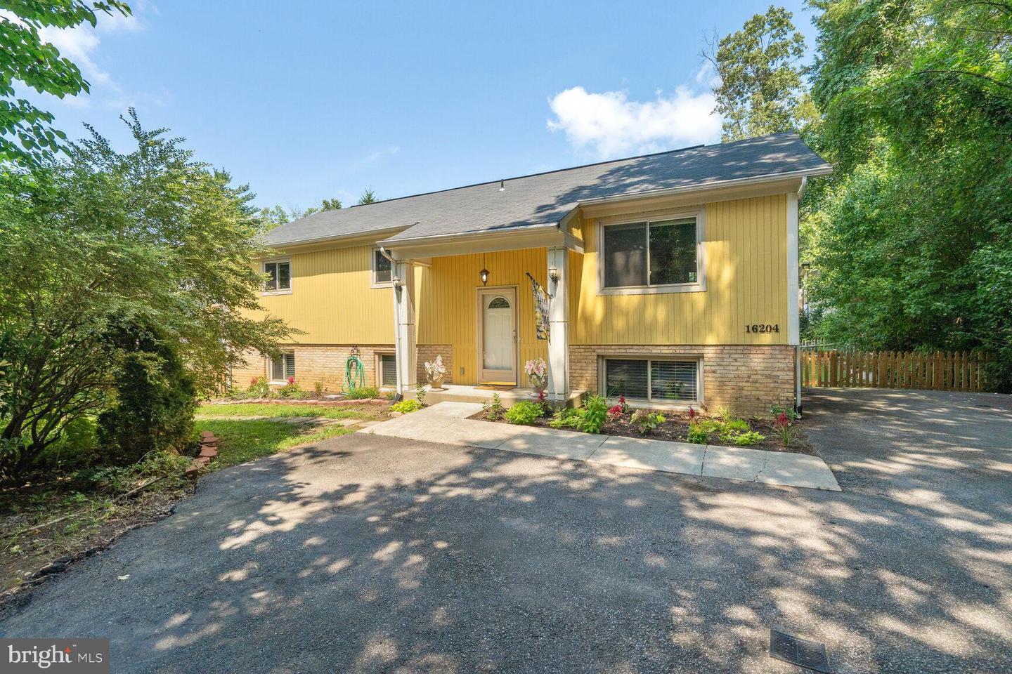 16204 Edgewood Drive, Dumfries
