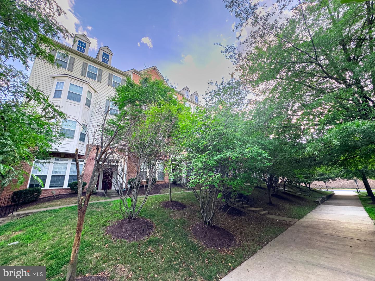 2591 Eastbourne Drive, Woodbridge