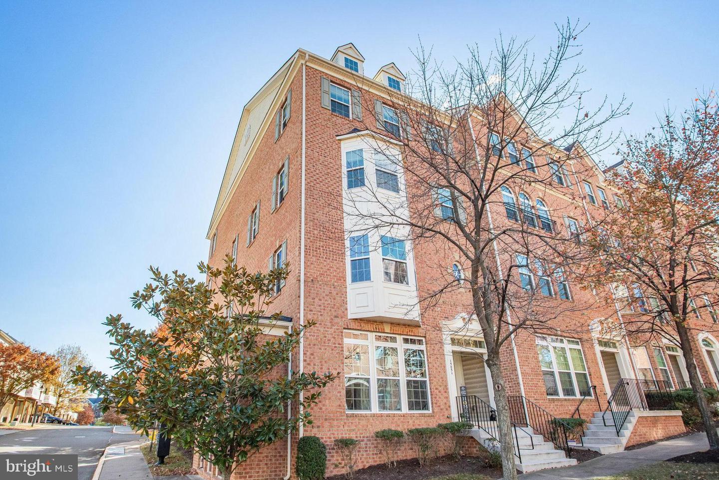 15053 Leicestershire Street, Woodbridge