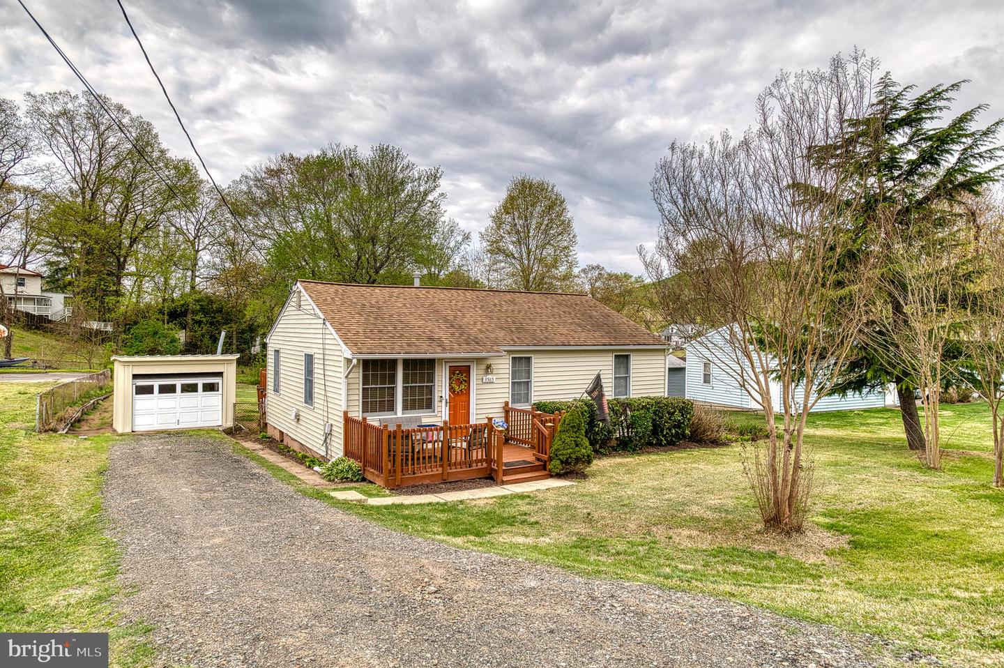 3565 Maple Street, Dumfries