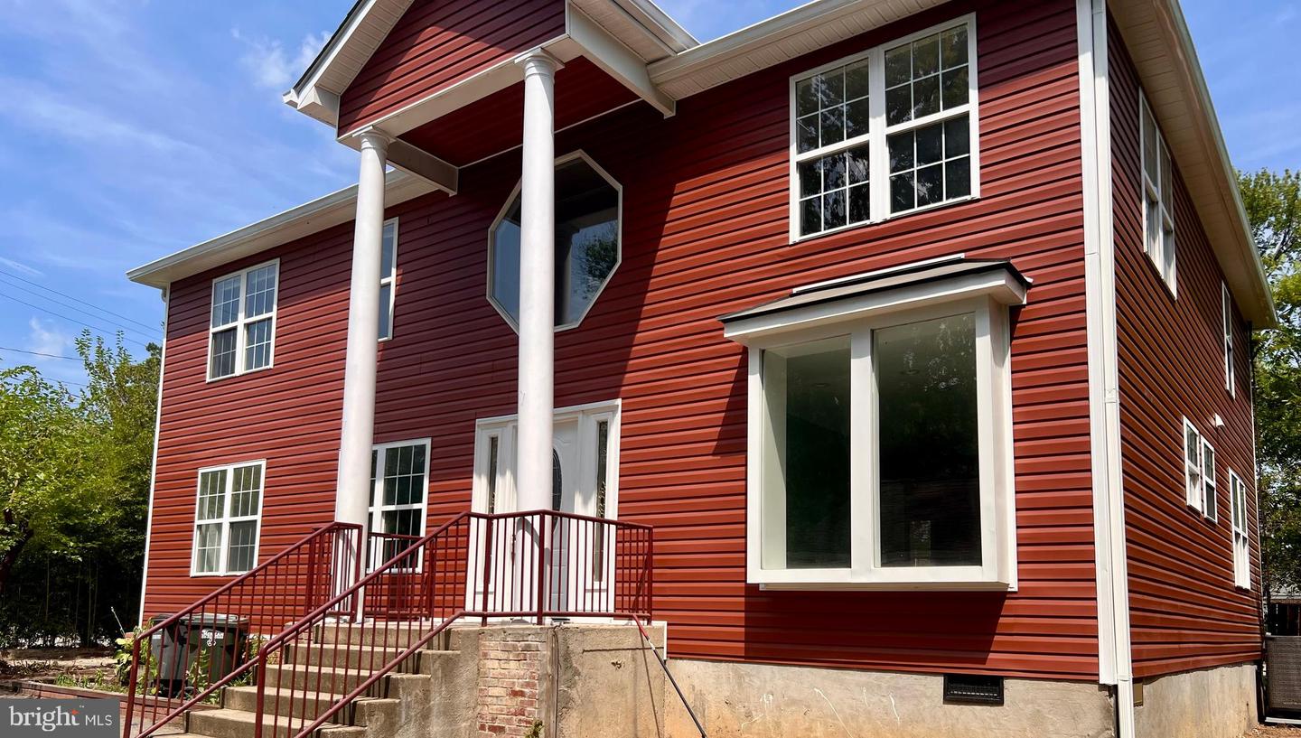 1501 Devils Reach Road, Woodbridge