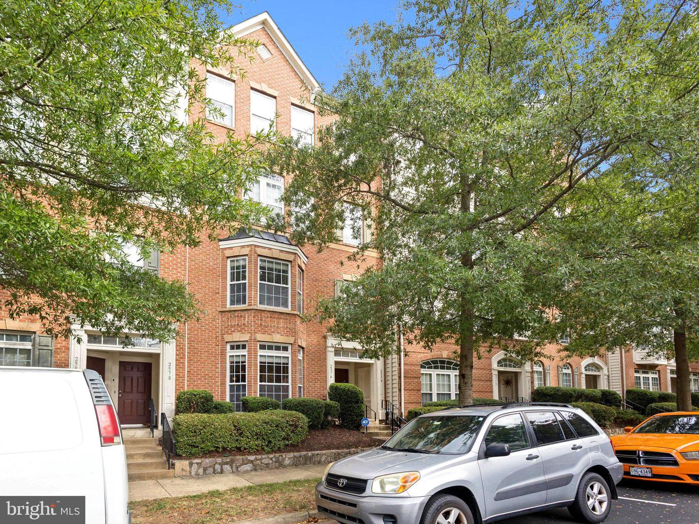 2576 Eastbourne Drive, Woodbridge