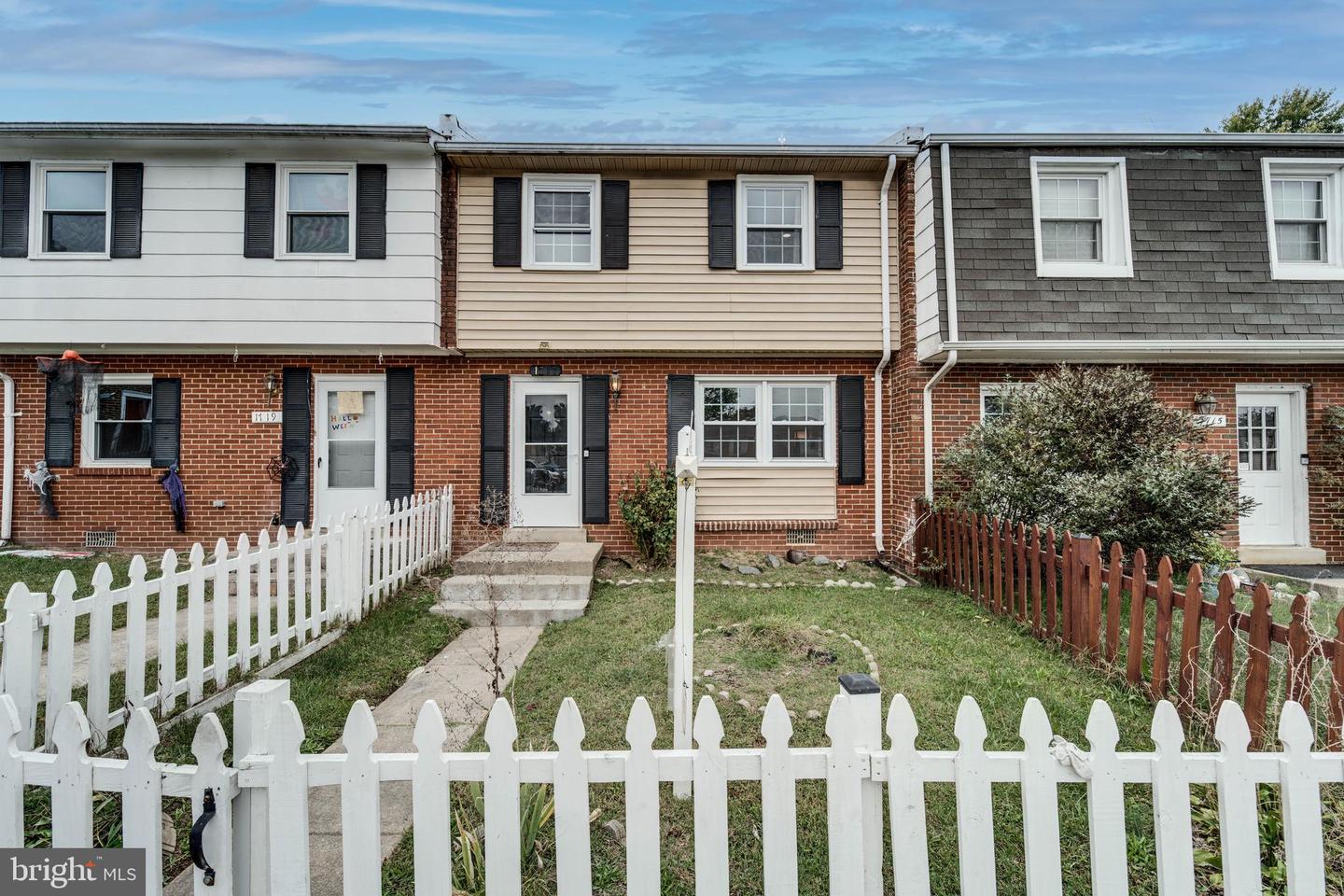 1717 Fort Henry Court, Dumfries
