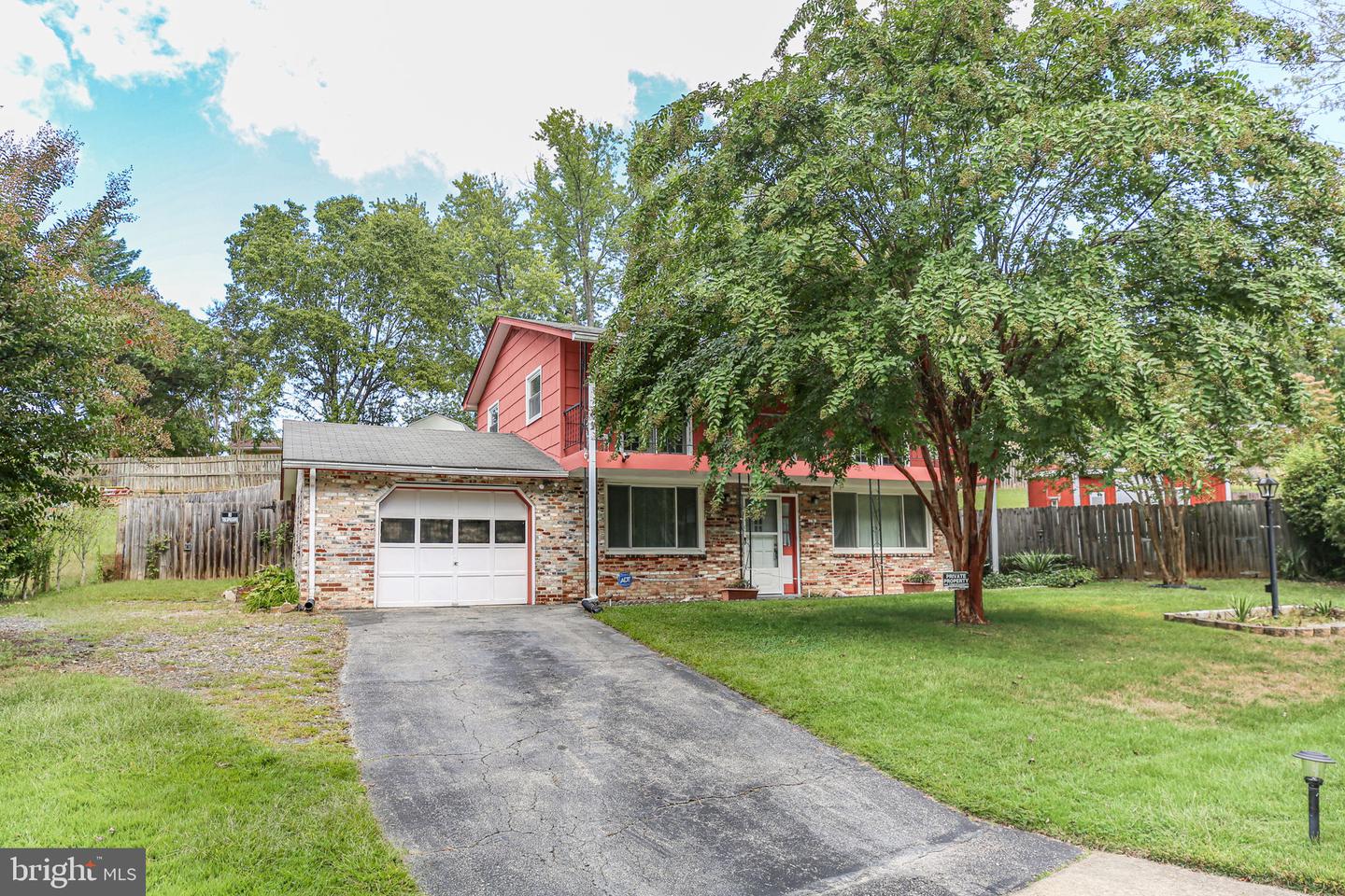 19007 Red Oak Lane, Triangle