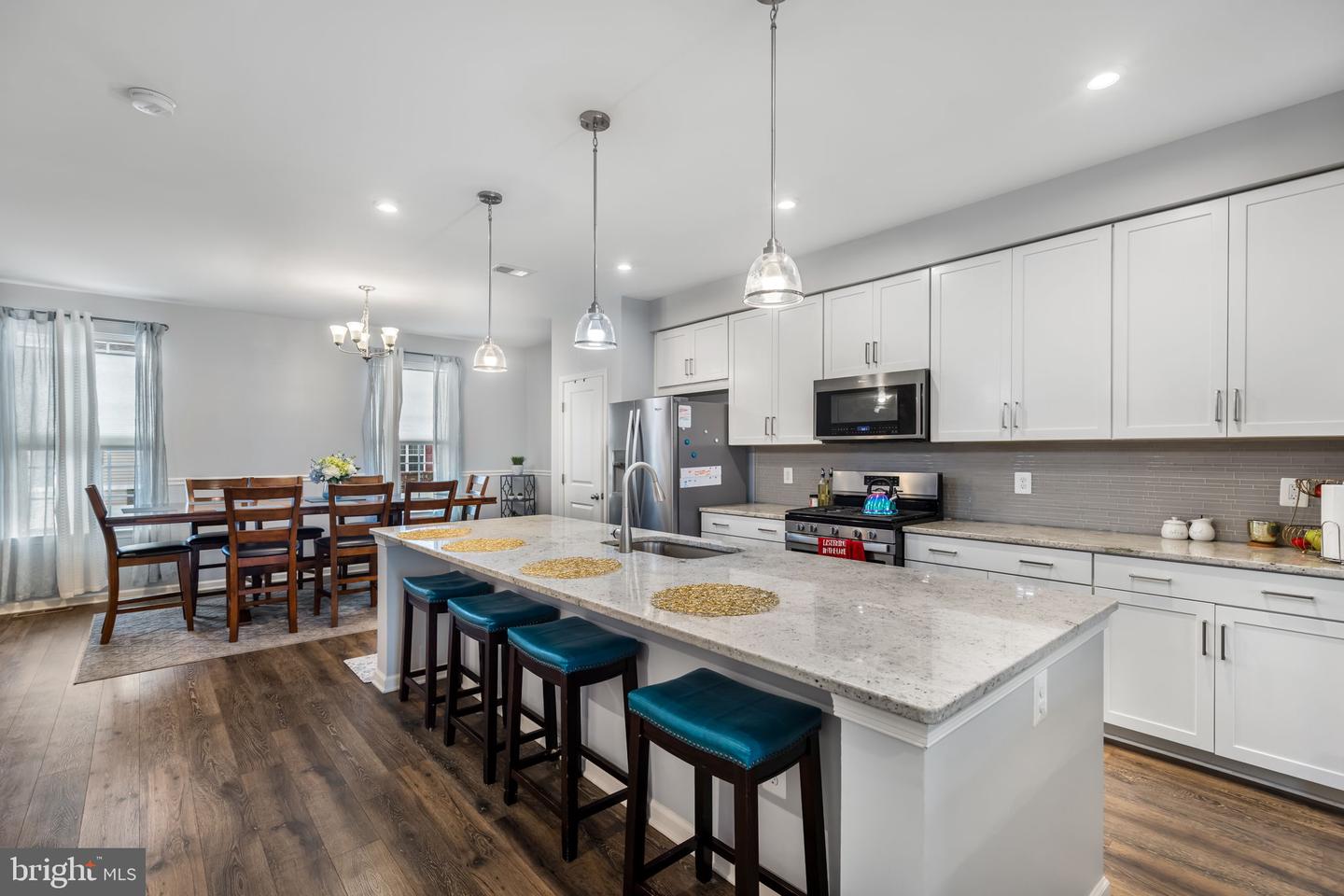 1592 Dorothy Lane, Woodbridge