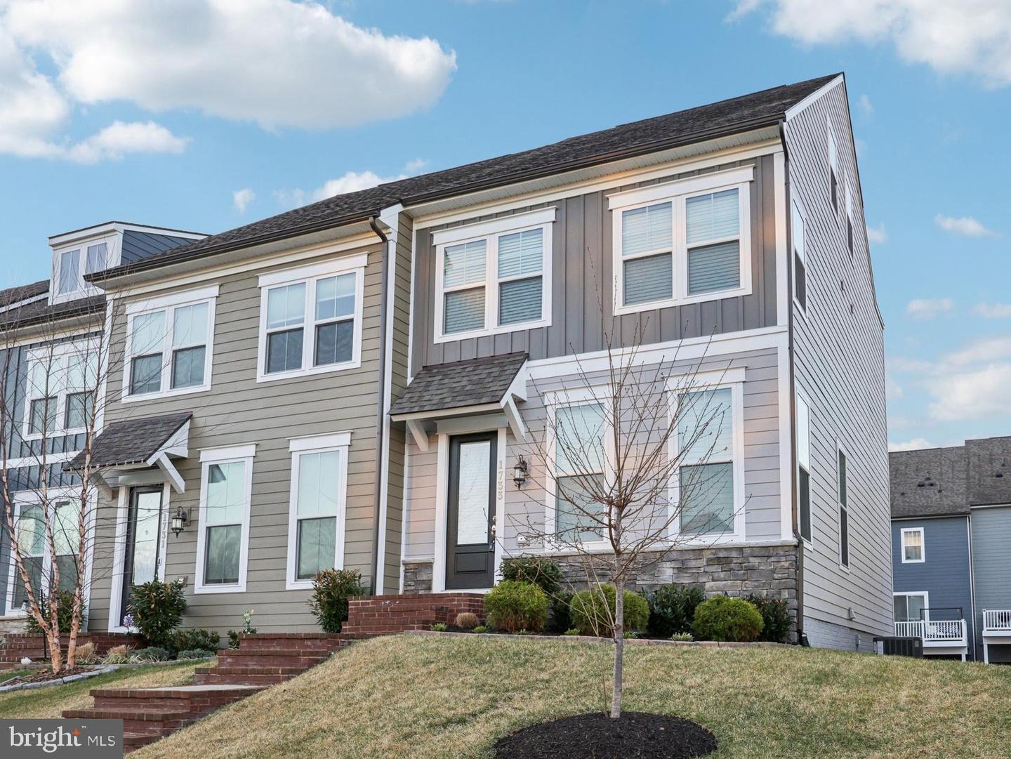 1733 Autumn Maple Leaf Drive, Dumfries
