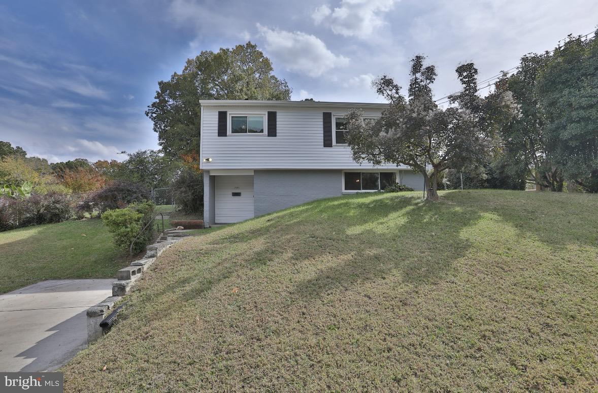 1521 Indiana Avenue, Woodbridge