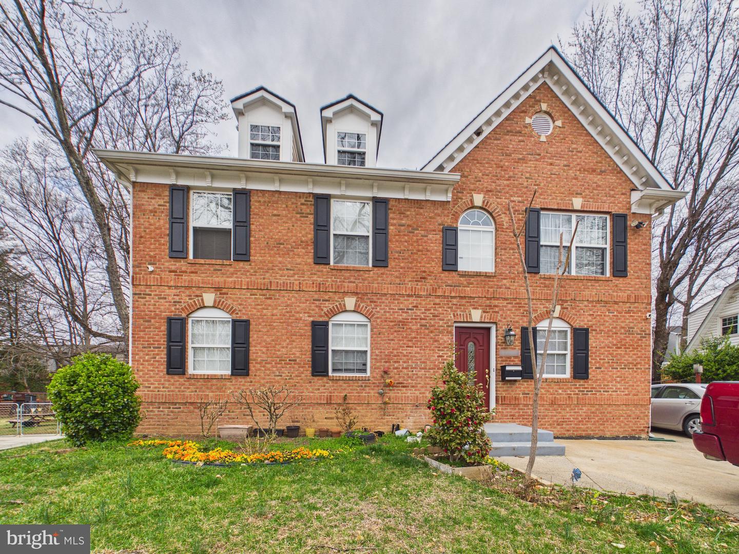 14559 Eastman Street, Woodbridge