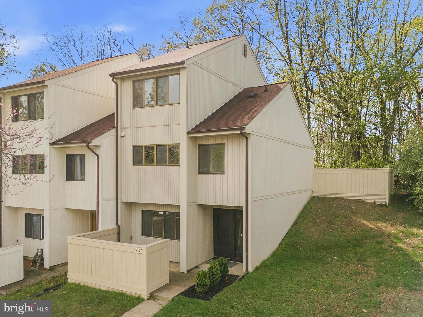 1750 Powder Horn Terrace, Woodbridge