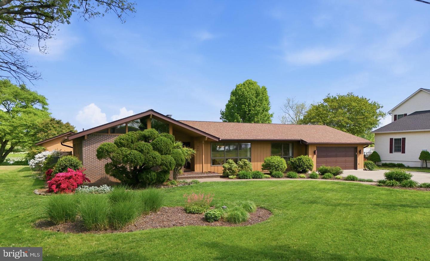 908 Bay Street, Woodbridge