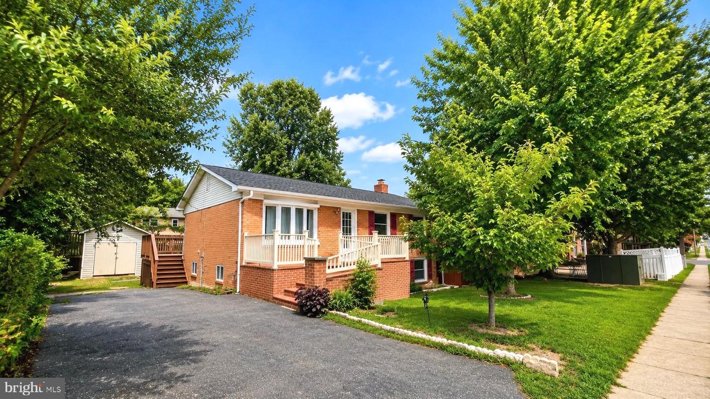 4602 Dale Boulevard, Woodbridge