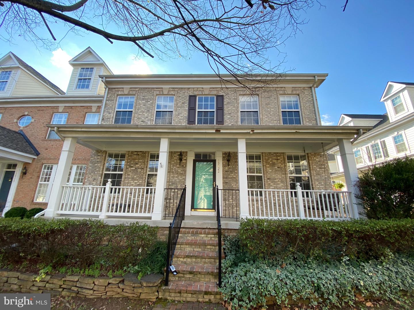 13822 Custis Square