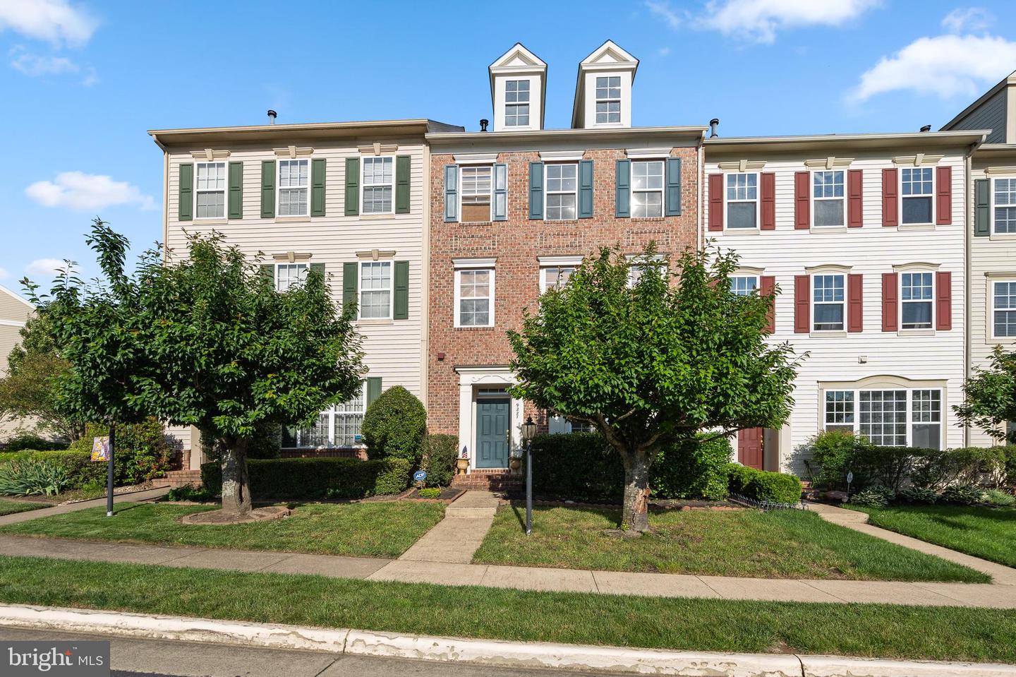 9227 Ribbon Falls Loop