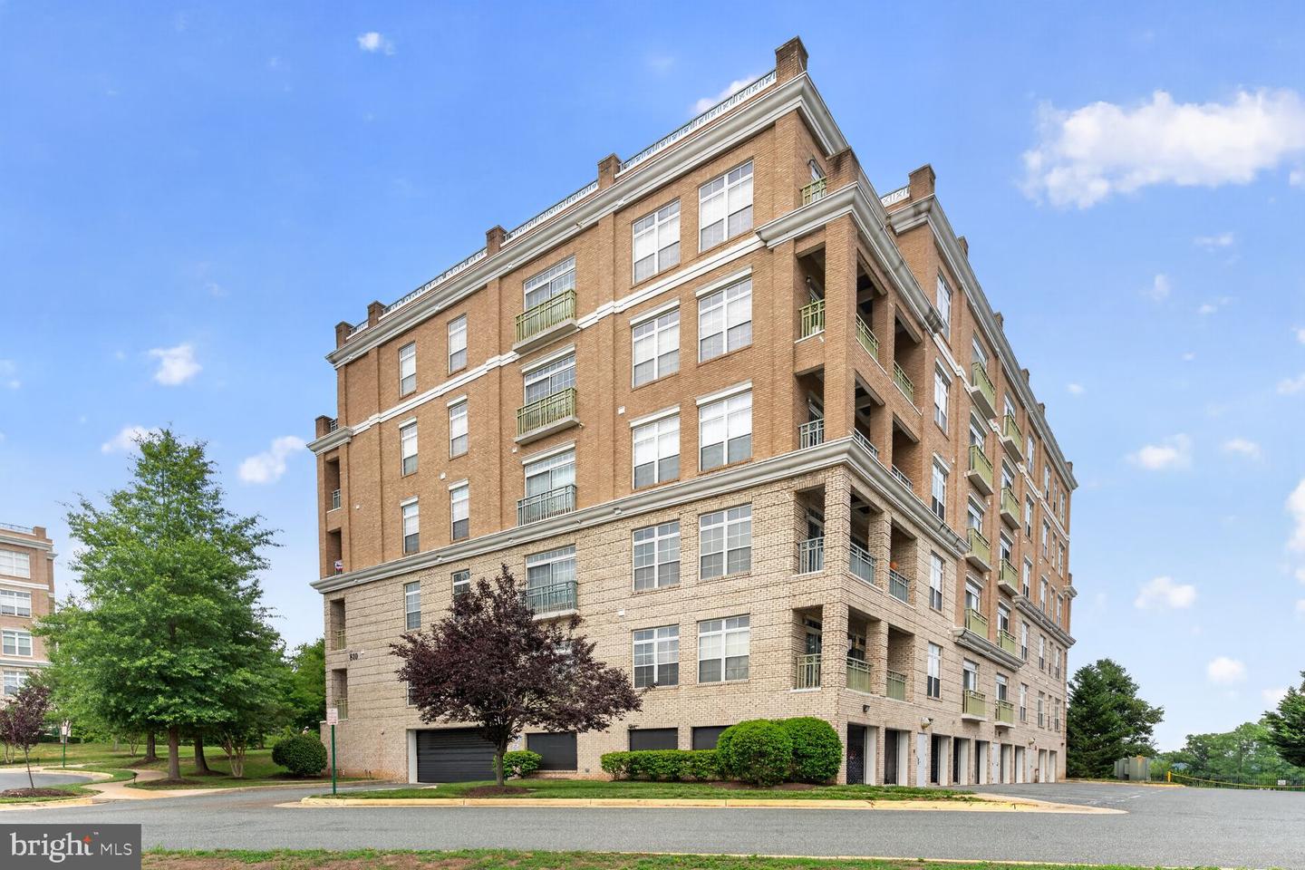 810 Belmont Bay Drive #204