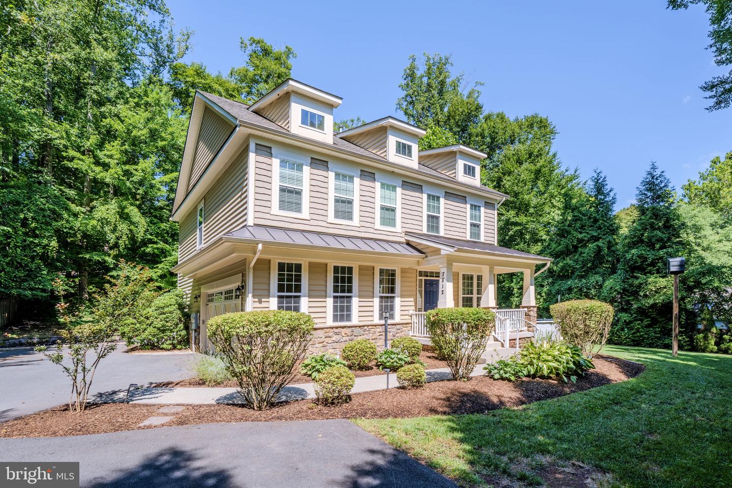 7812 Lake Drive