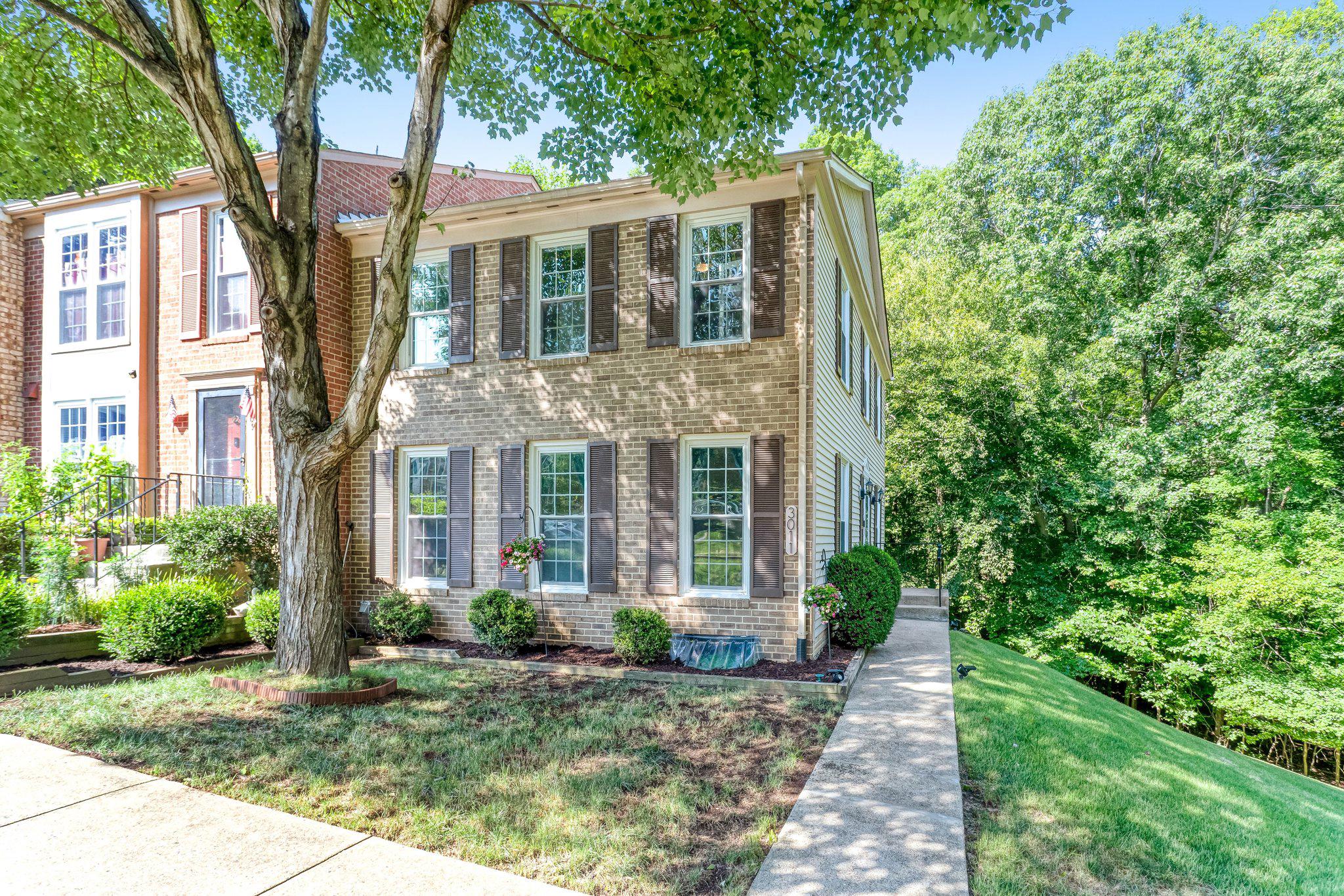 3011 Bromley Court