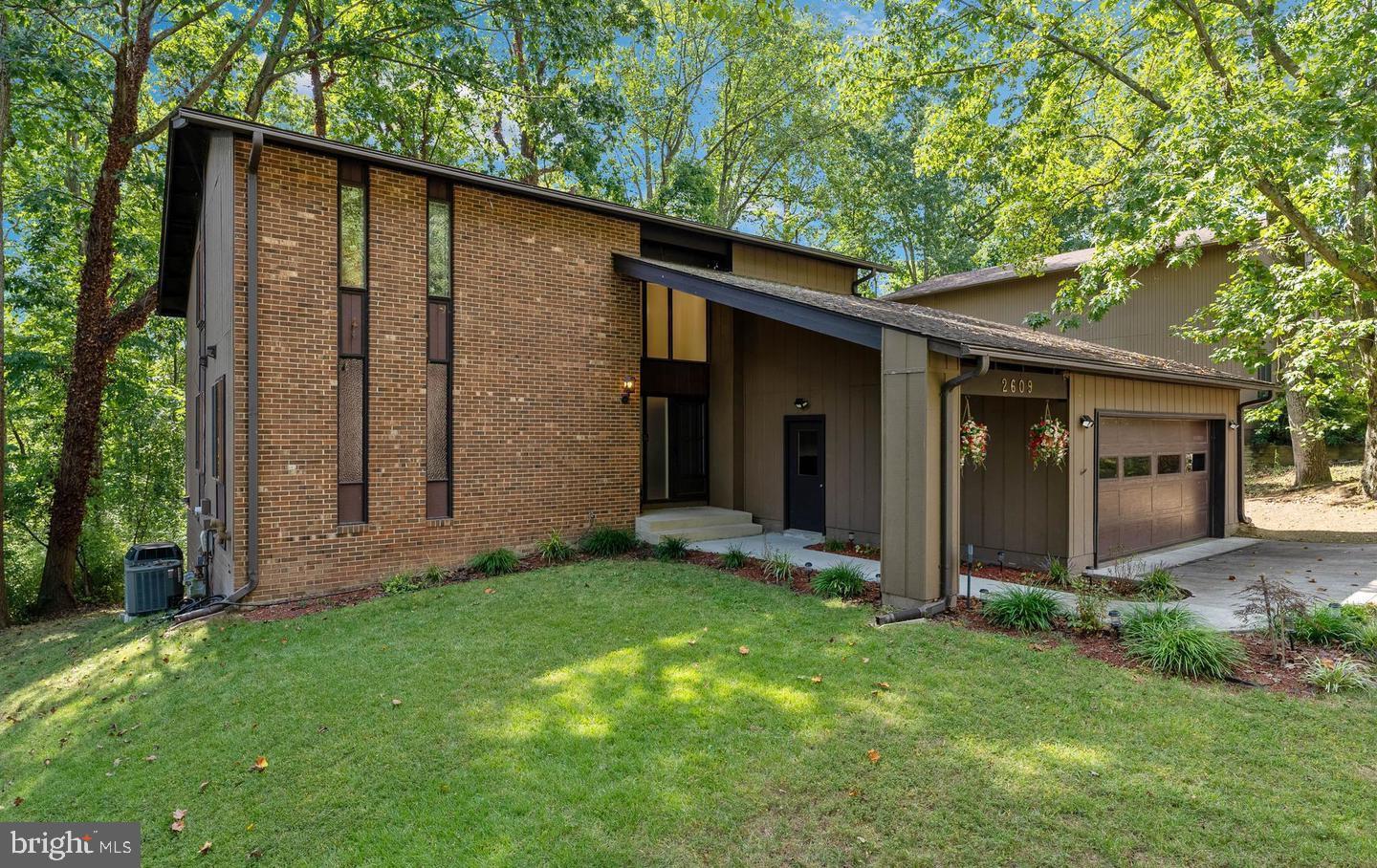 2609 Woodfern Court