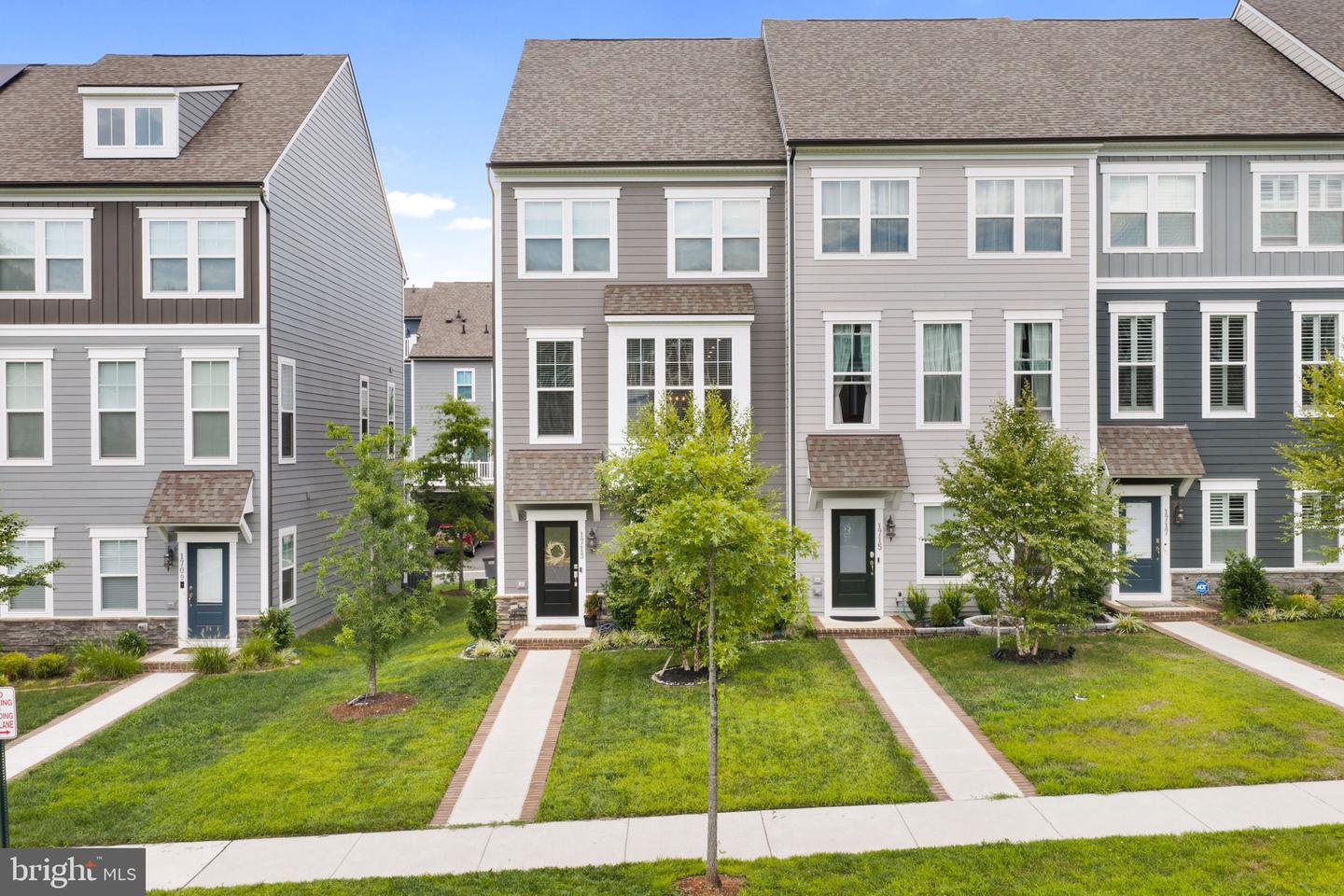 1713 Autumn Maple Leaf Drive