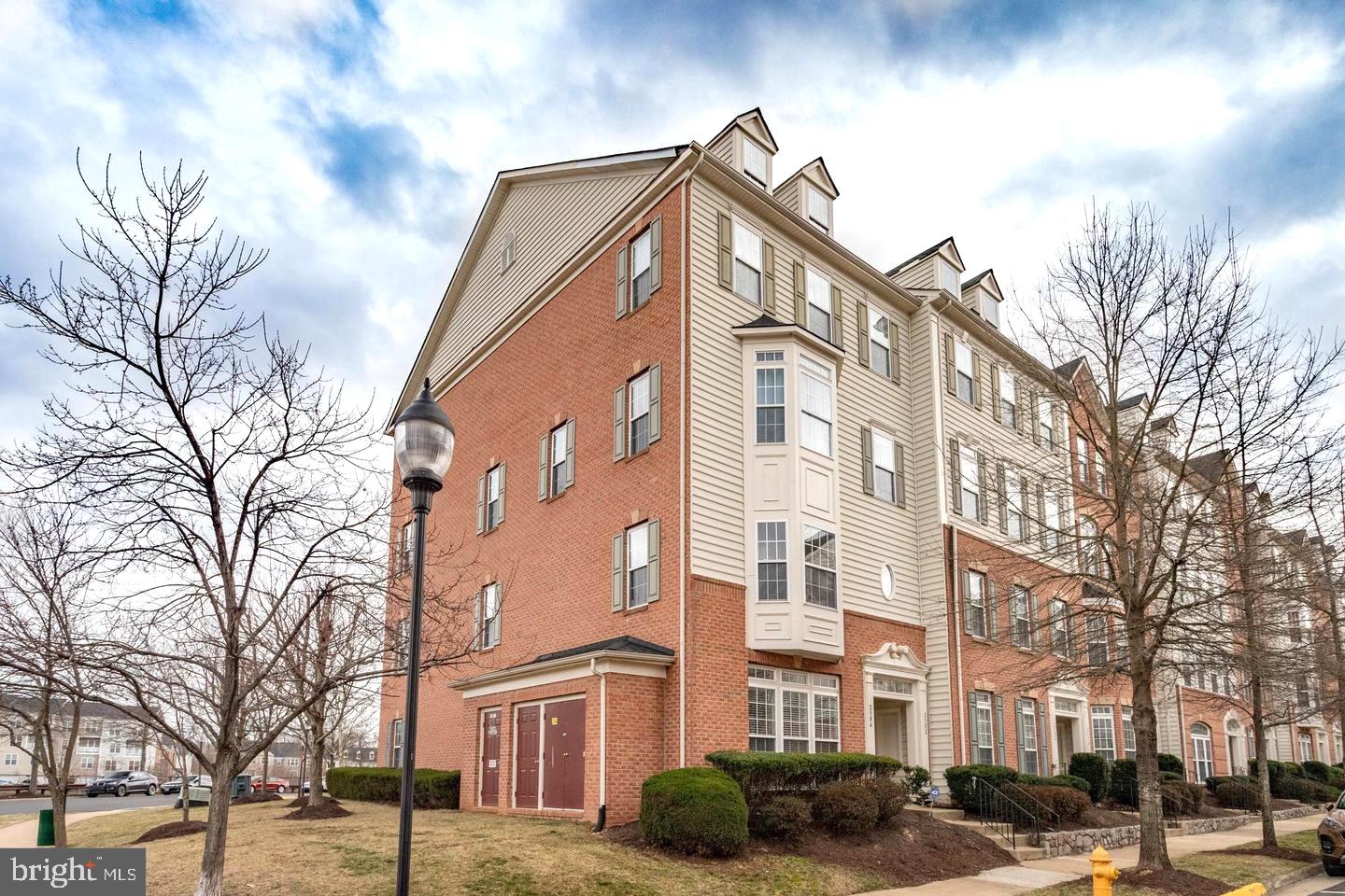 2584 Eastbourne Drive