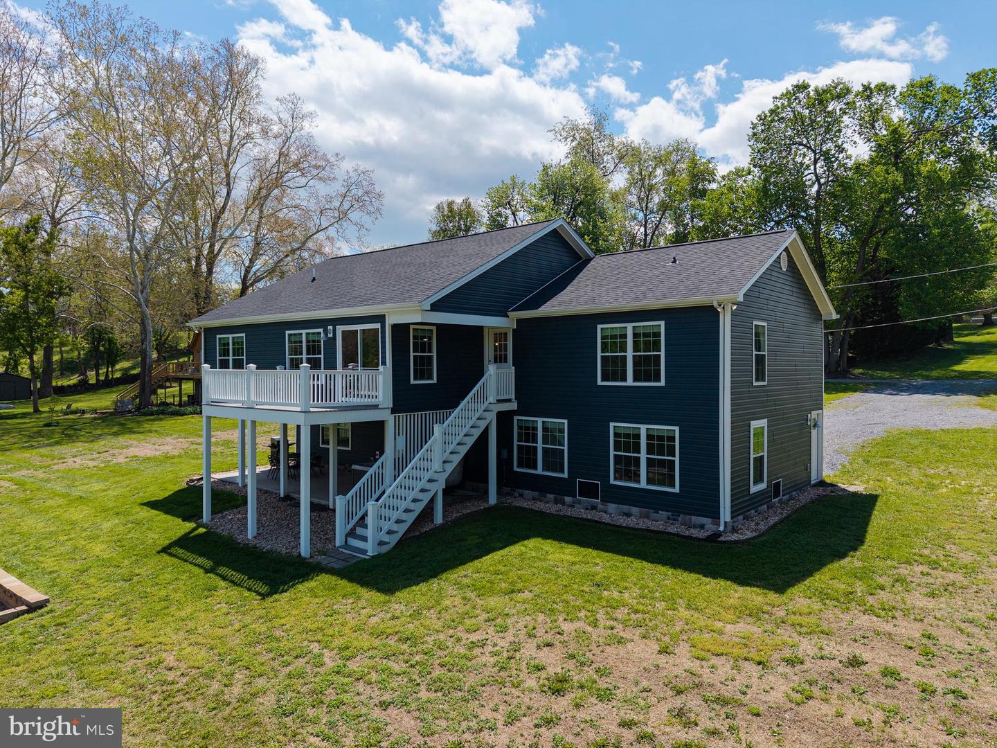 3687 Riverbend