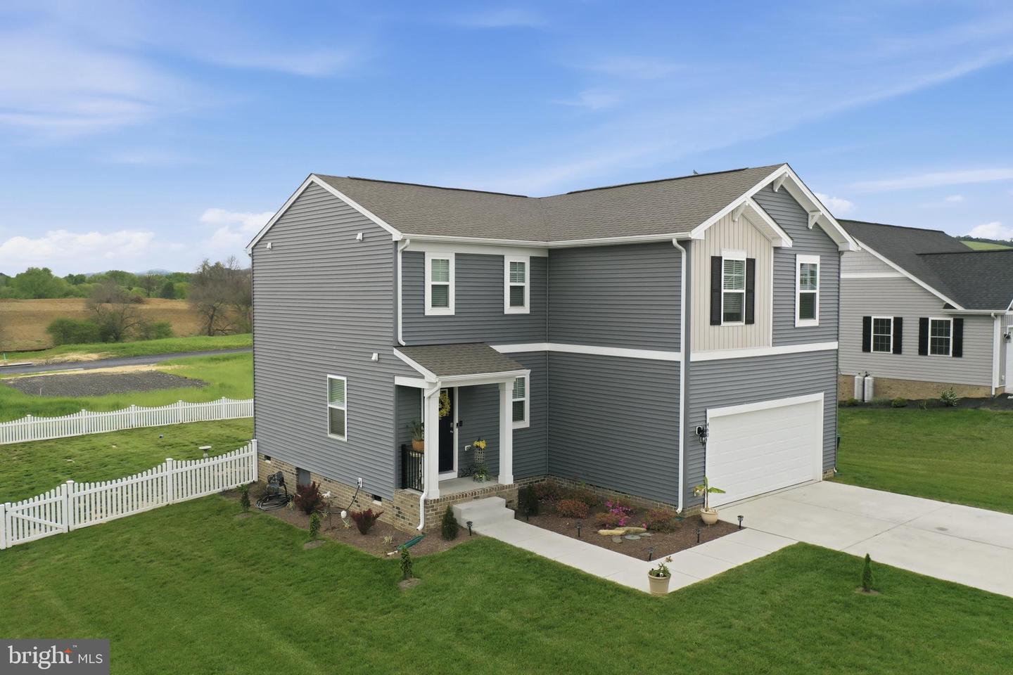 460 Mesa Court, Broadway