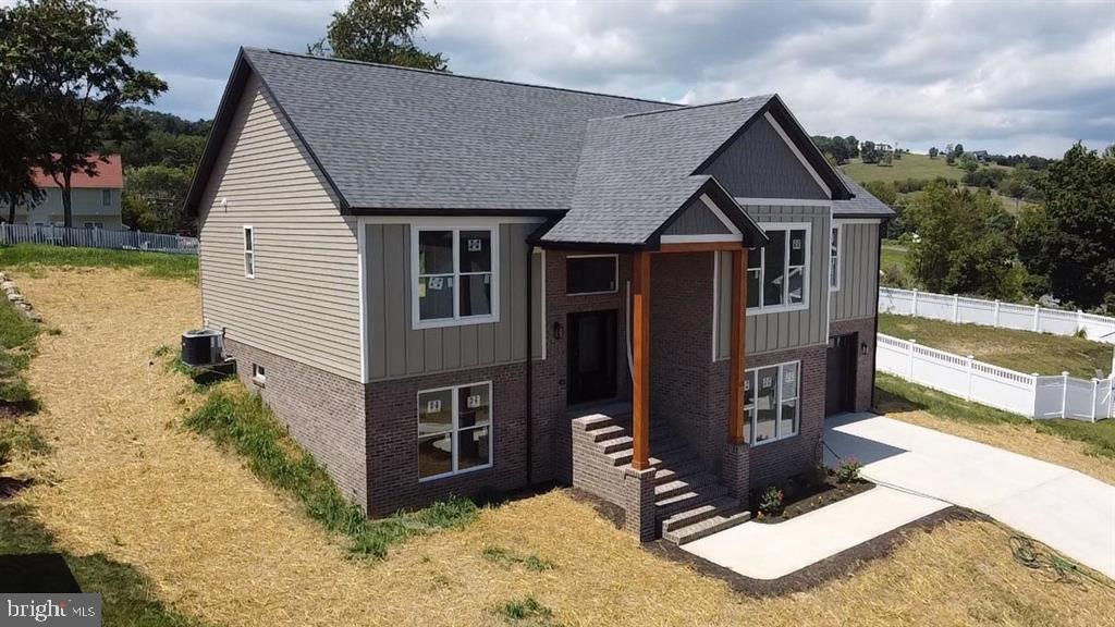60 Jessica Dr