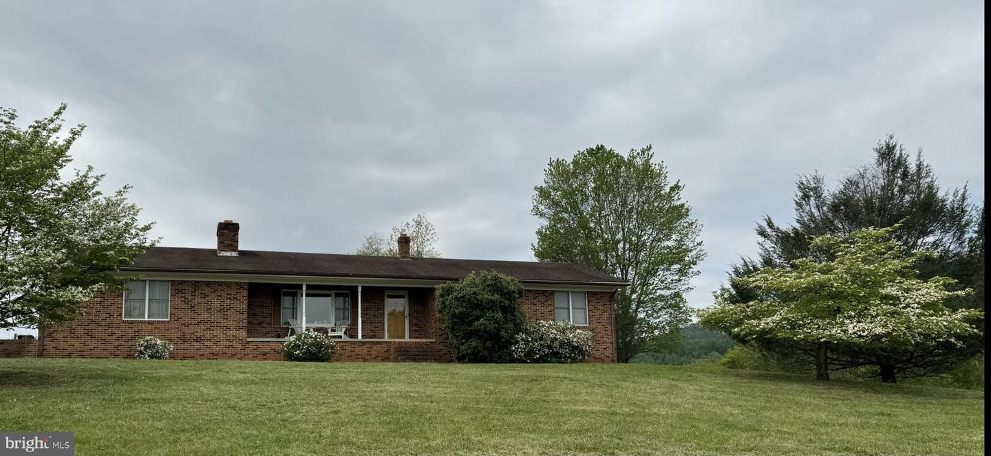 1001 Woodward Road, Sperryville