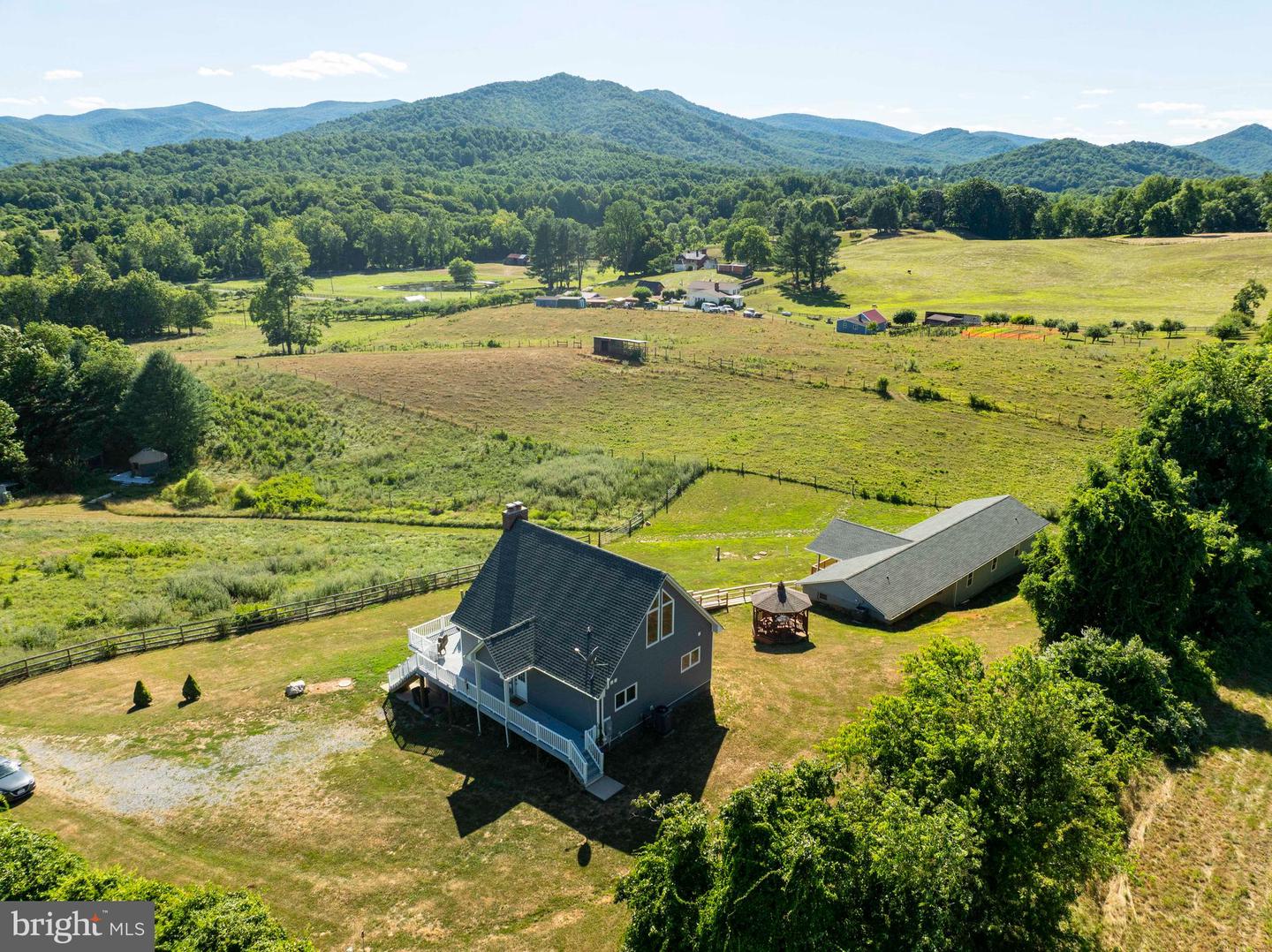 32 Old Hollow Road, Sperryville