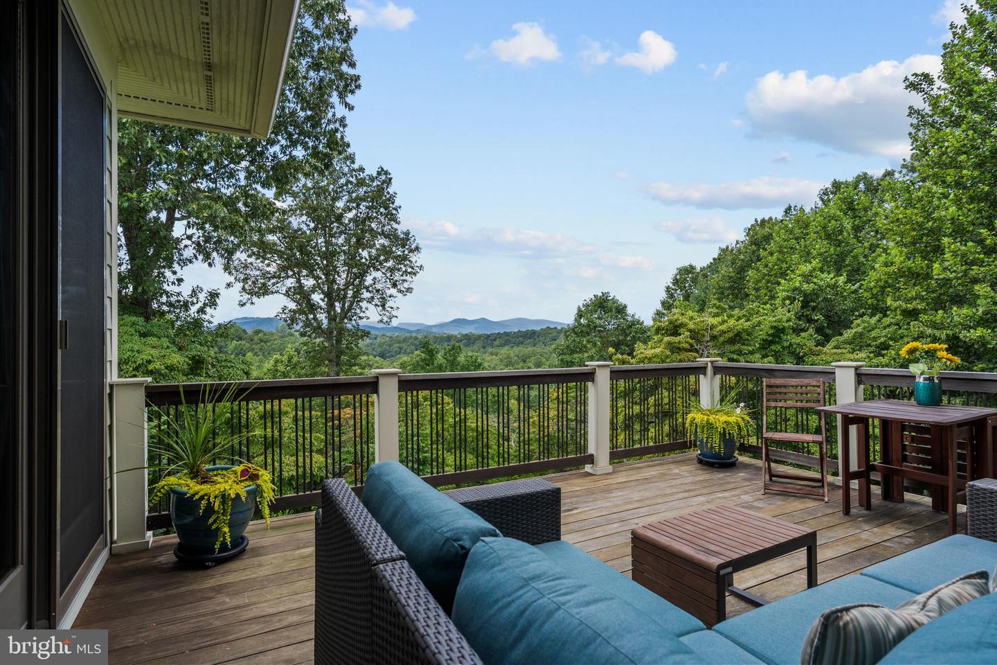 210 Grand View Road, Washington