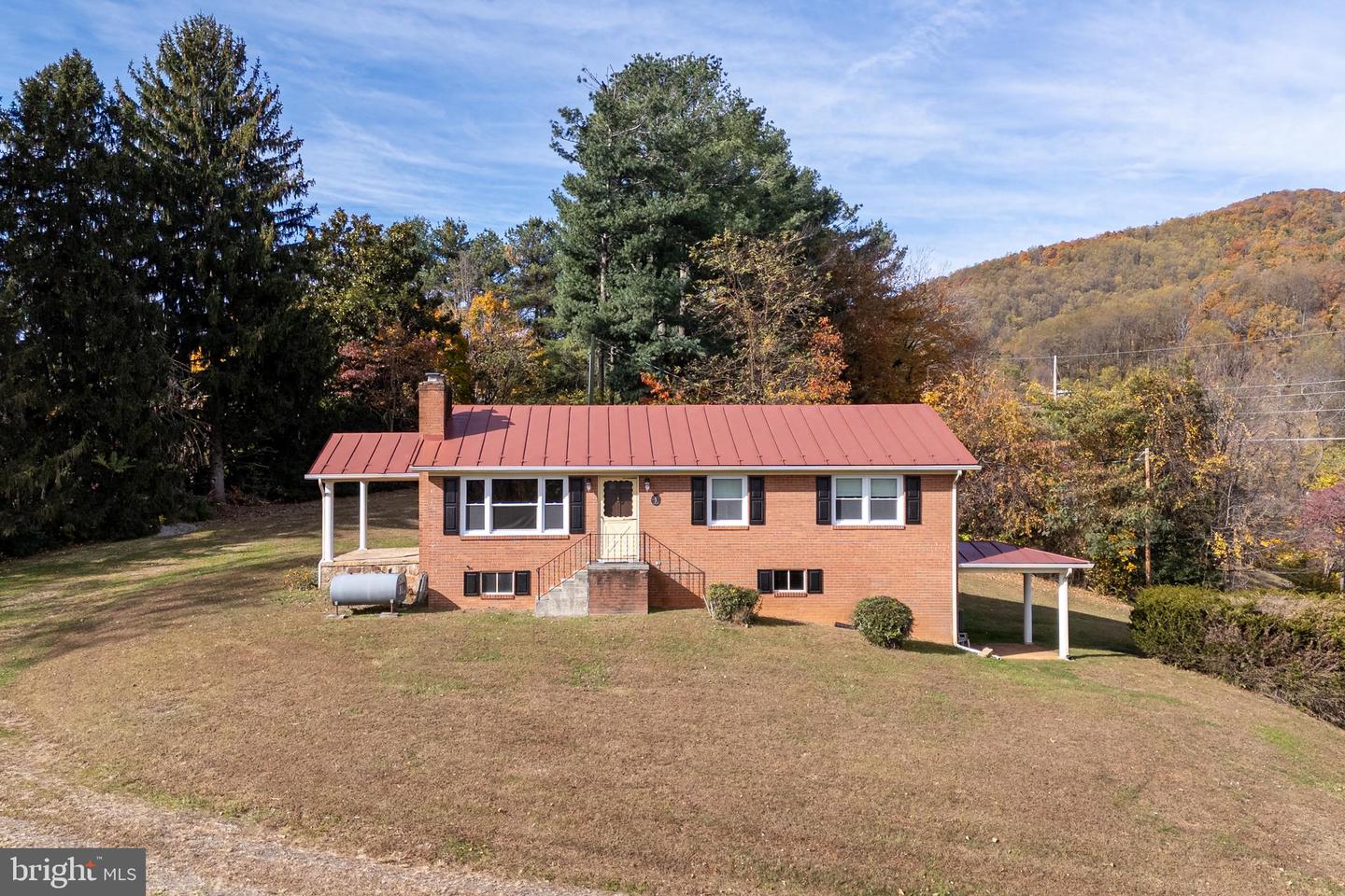 27 Atkins Road, Sperryville