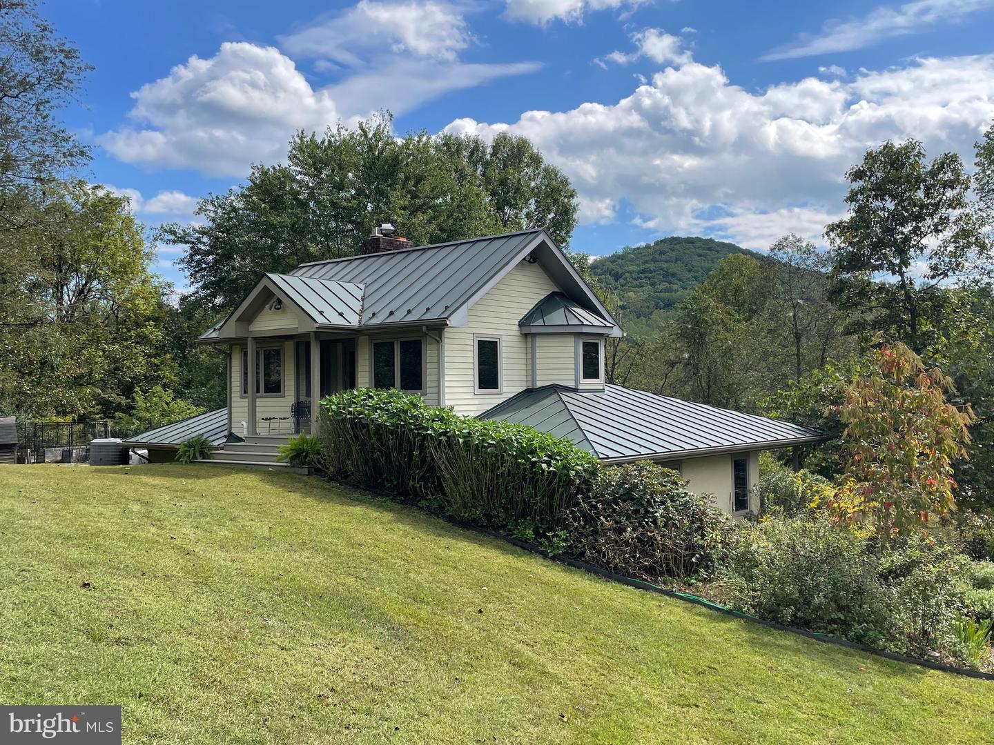 821 Long Mountain Road, Washington