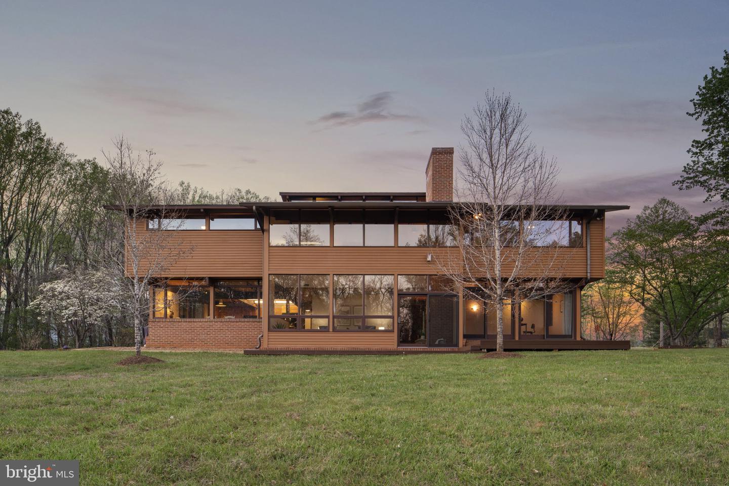 219 Tiger Valley Road, Washington