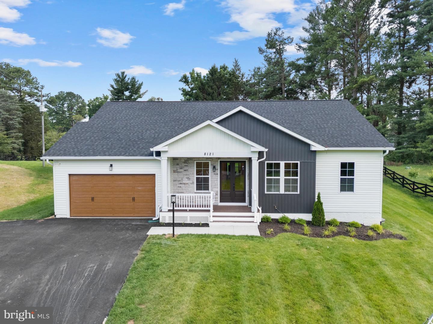 4F Windemeer Ln