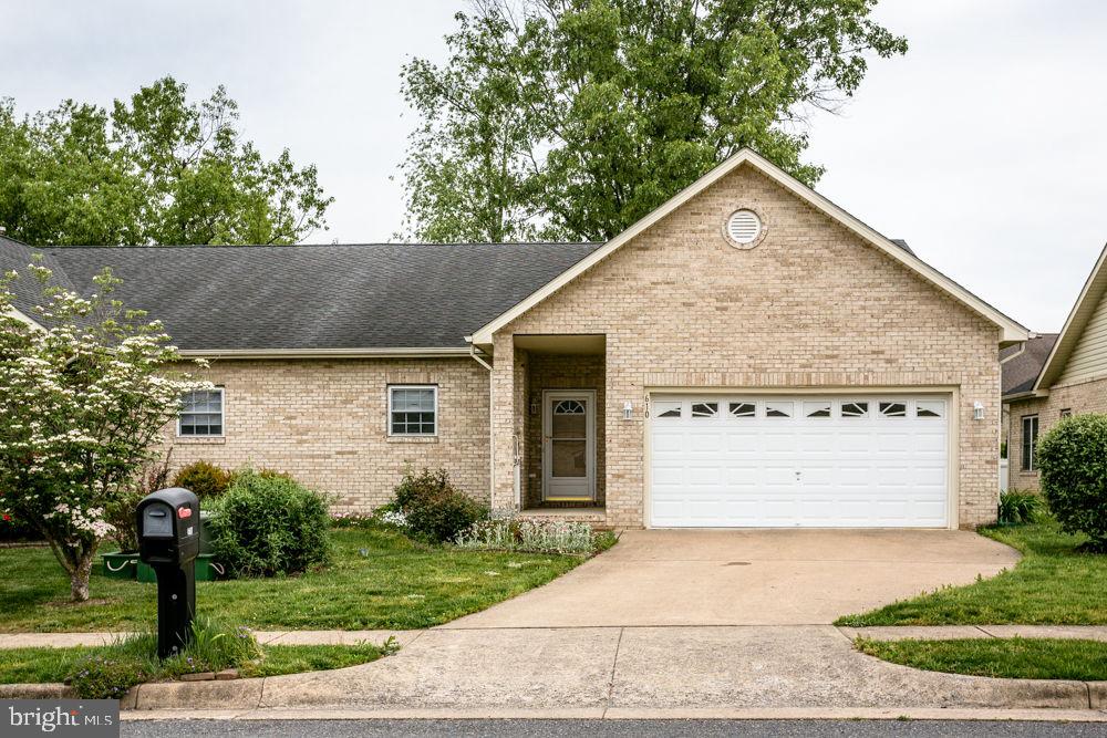 610 Allegheny Circle, Woodstock