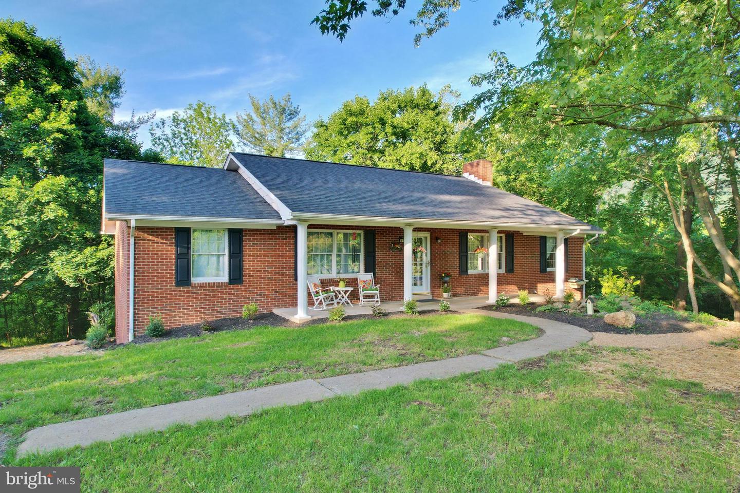 429 Hickory Lane, Woodstock