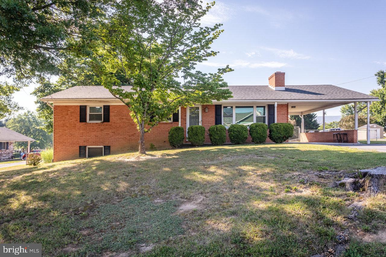 737 Ox Road, Woodstock