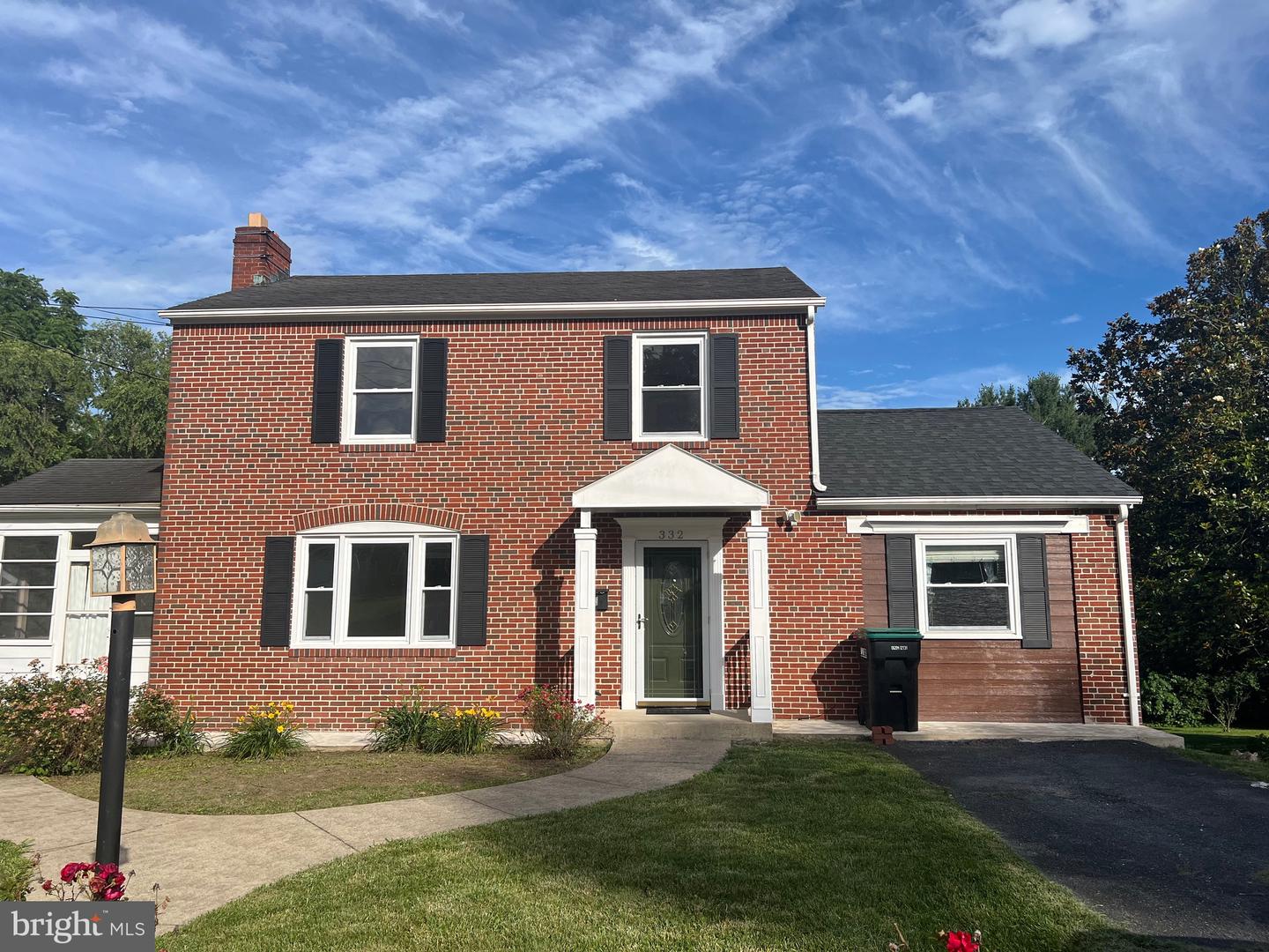 332 N Lee Street, Woodstock