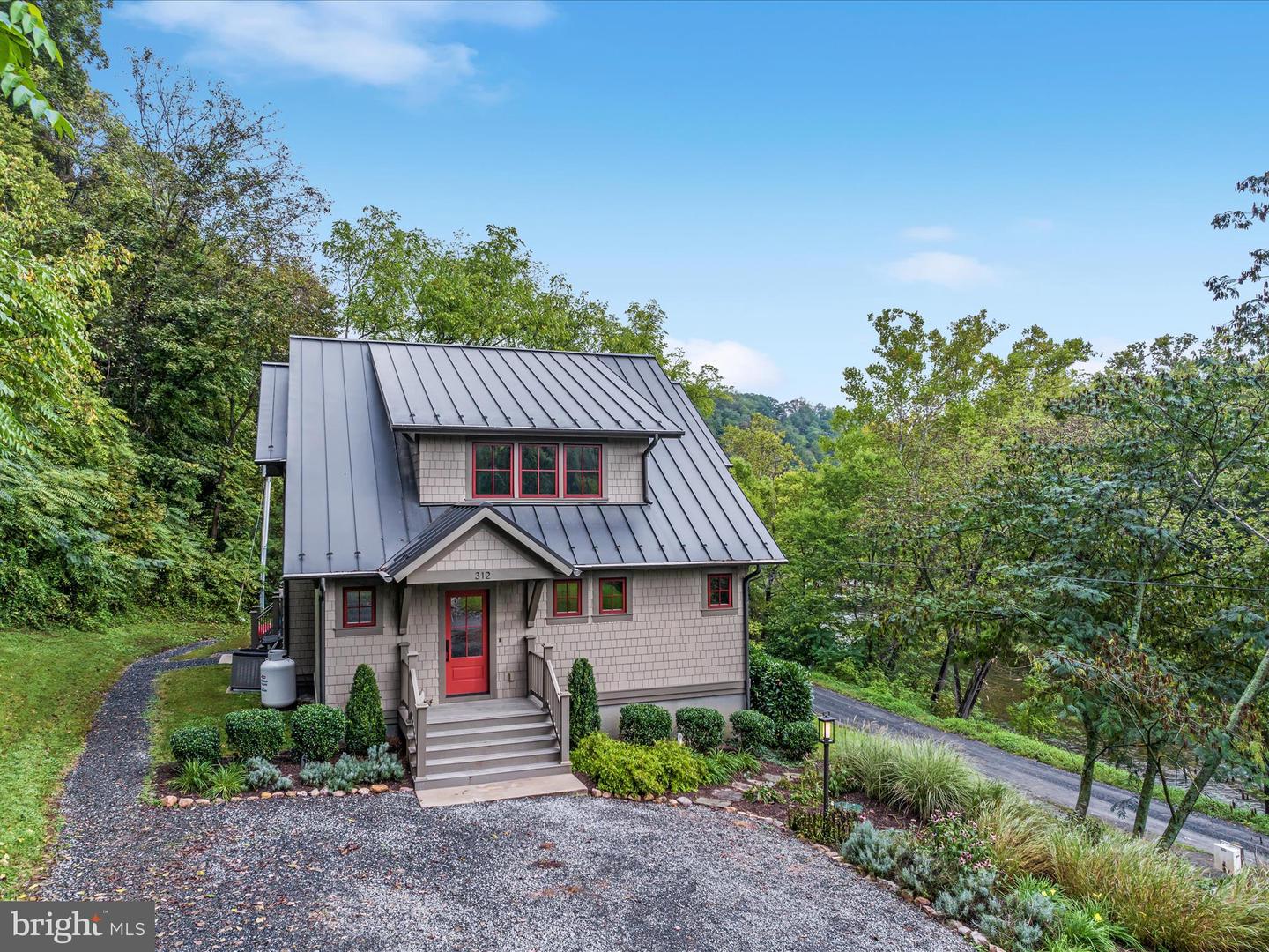 312 Ridgeley Road, Woodstock