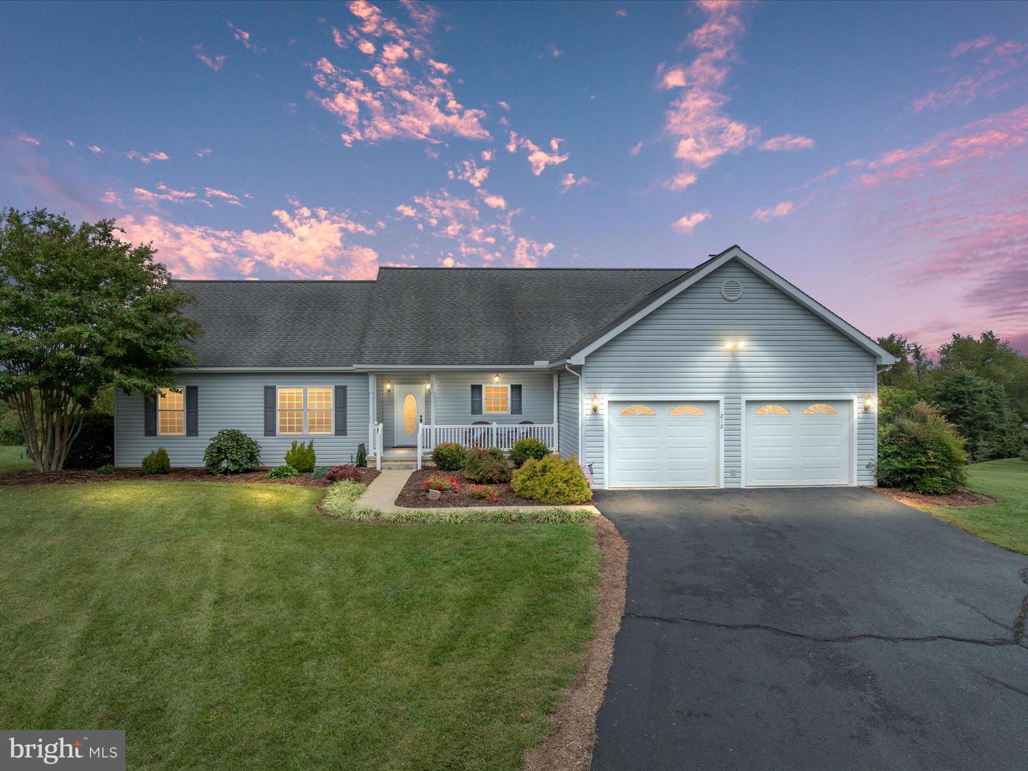 212 Bob White Lane, Quicksburg