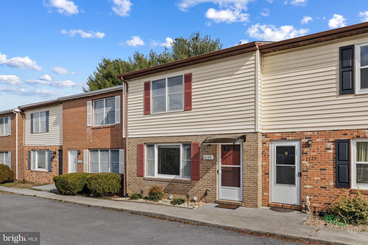 1124 Wadewood Court, Woodstock