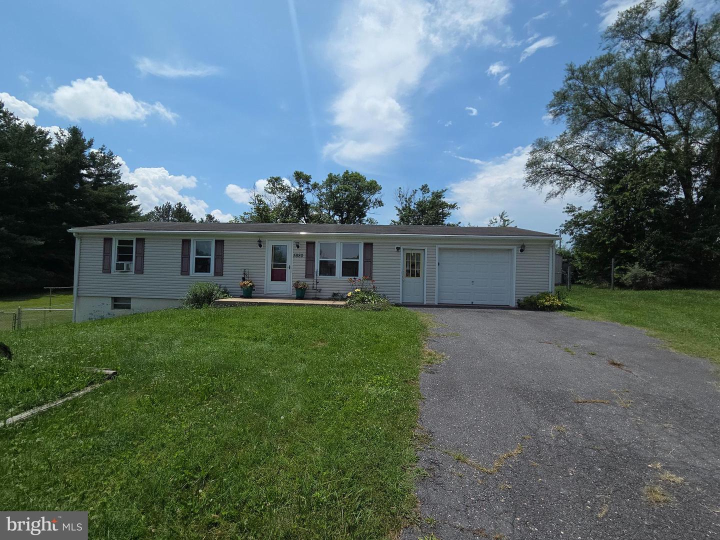 5880 Cardinal Street, Mount Jackson
